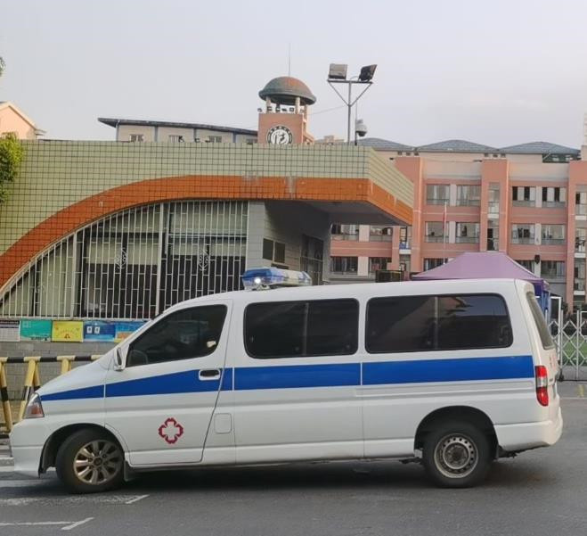 赞皇救护车出租护送骨折病人一公里多少钱